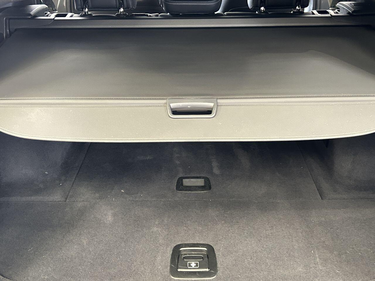 BMW 3 Series view 28
