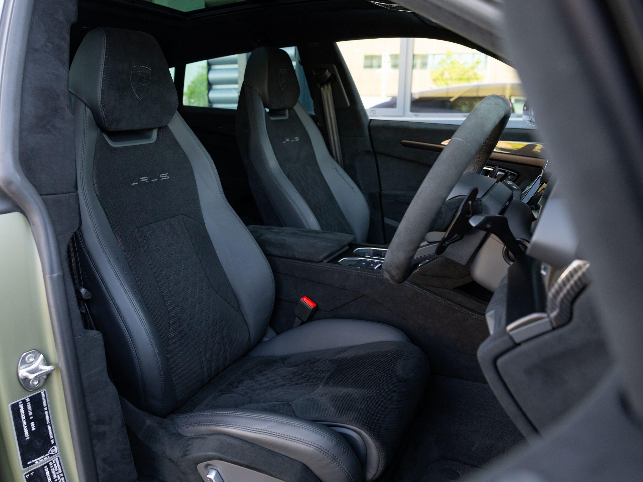 Lamborghini Urus view 28