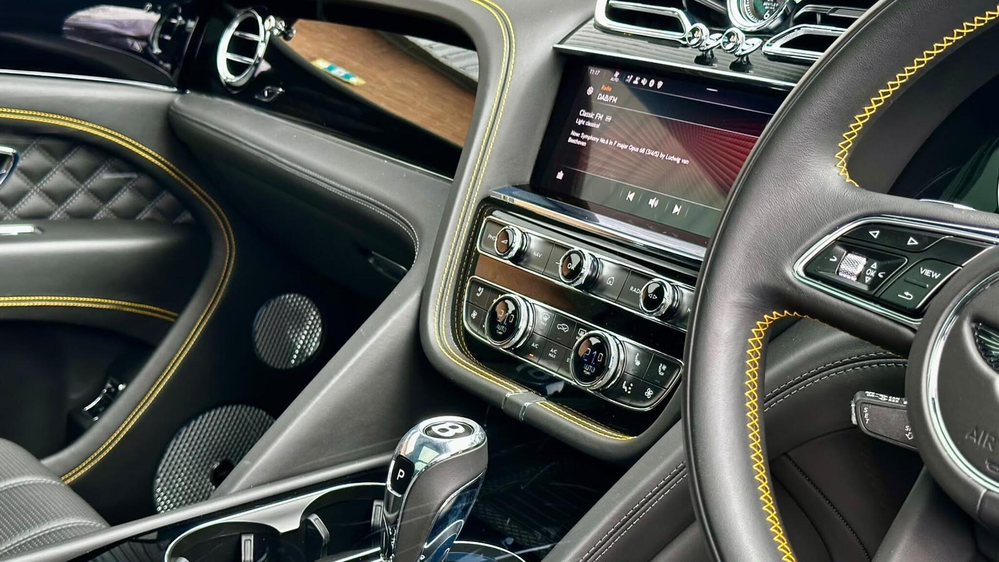 Bentley Bentayga view 52