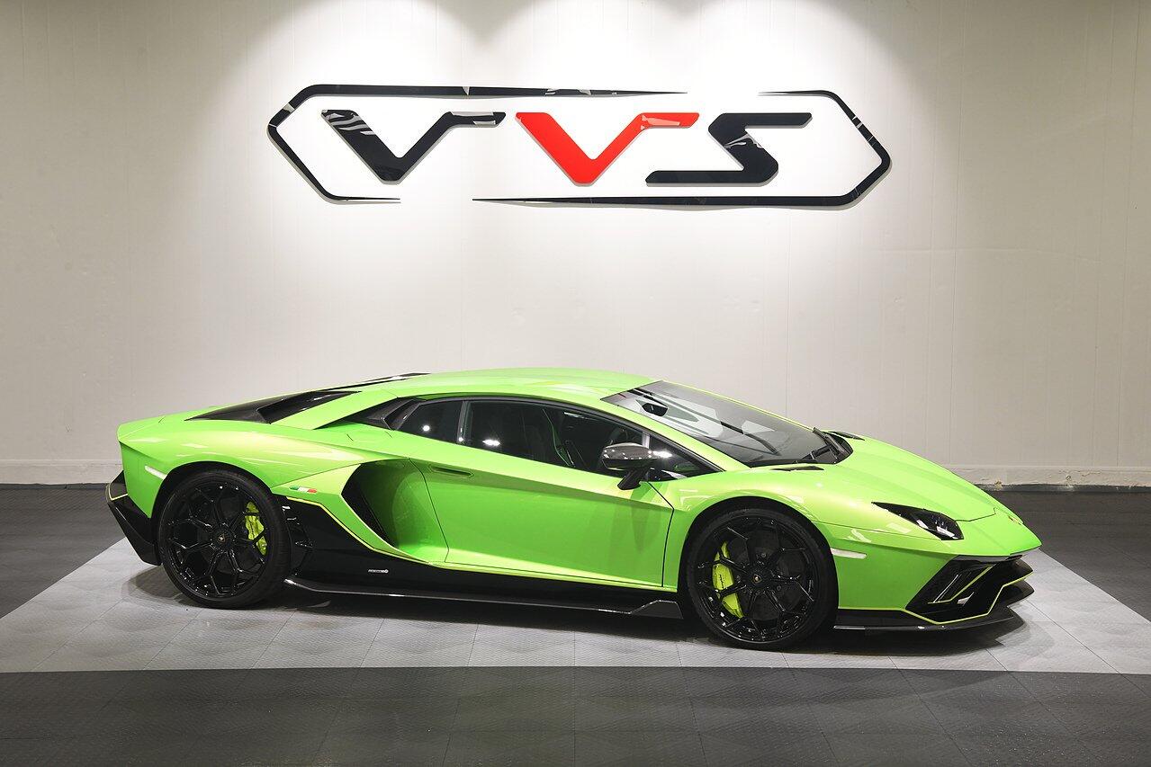 2022 Lamborghini Aventador in Green for sale