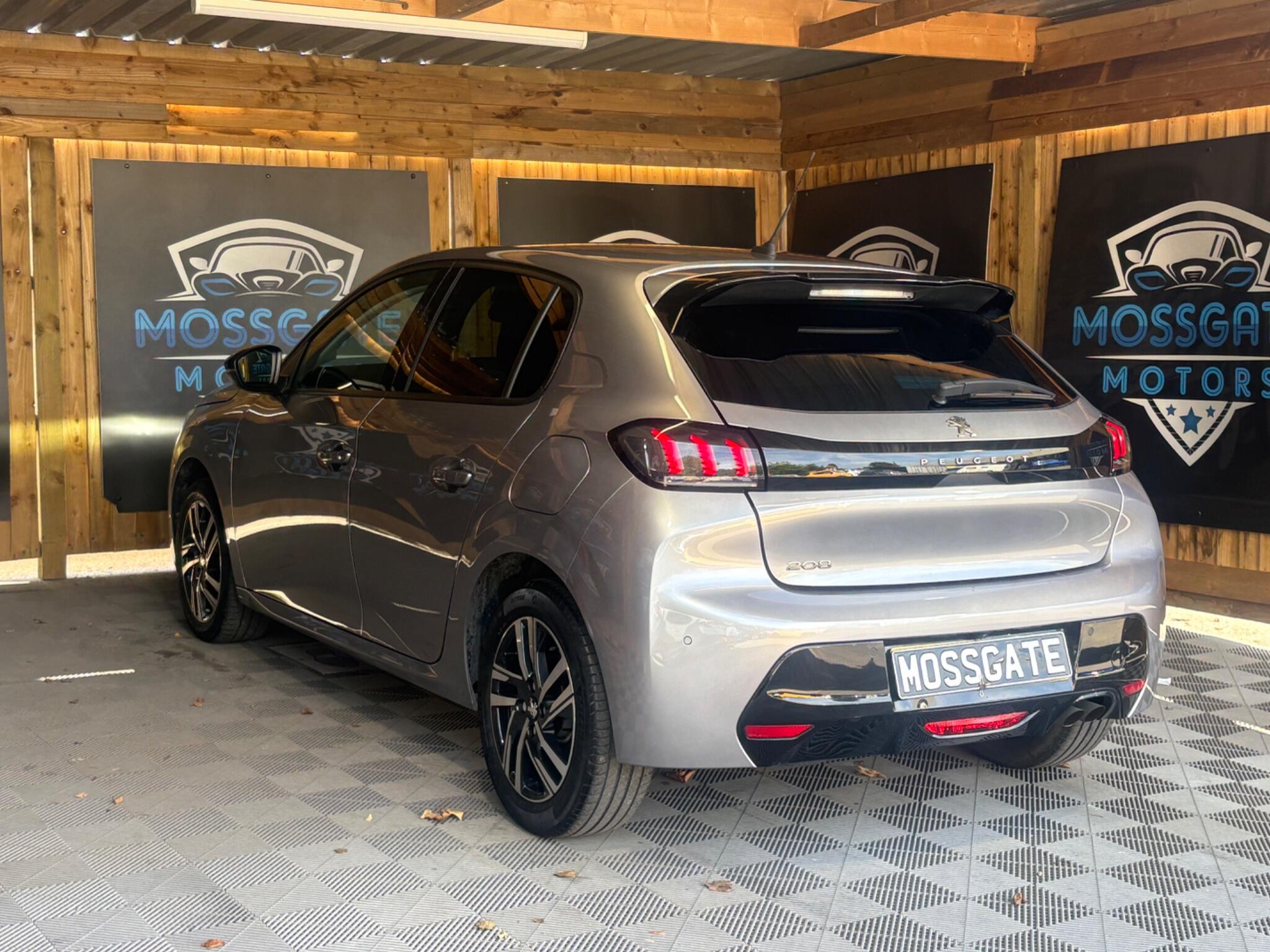 Peugeot 208 view 7