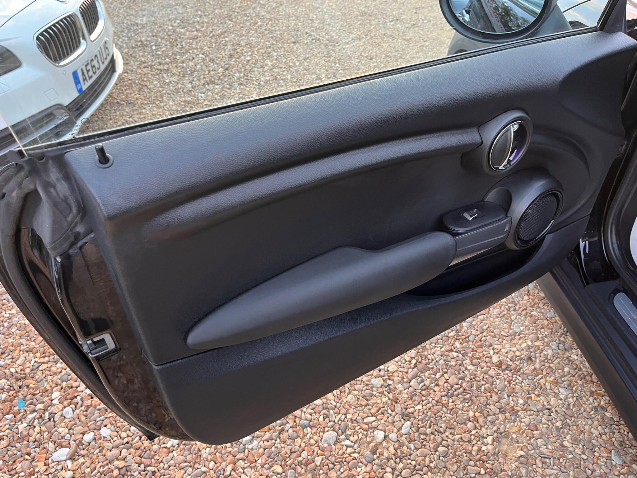 MINI Hatch view 28