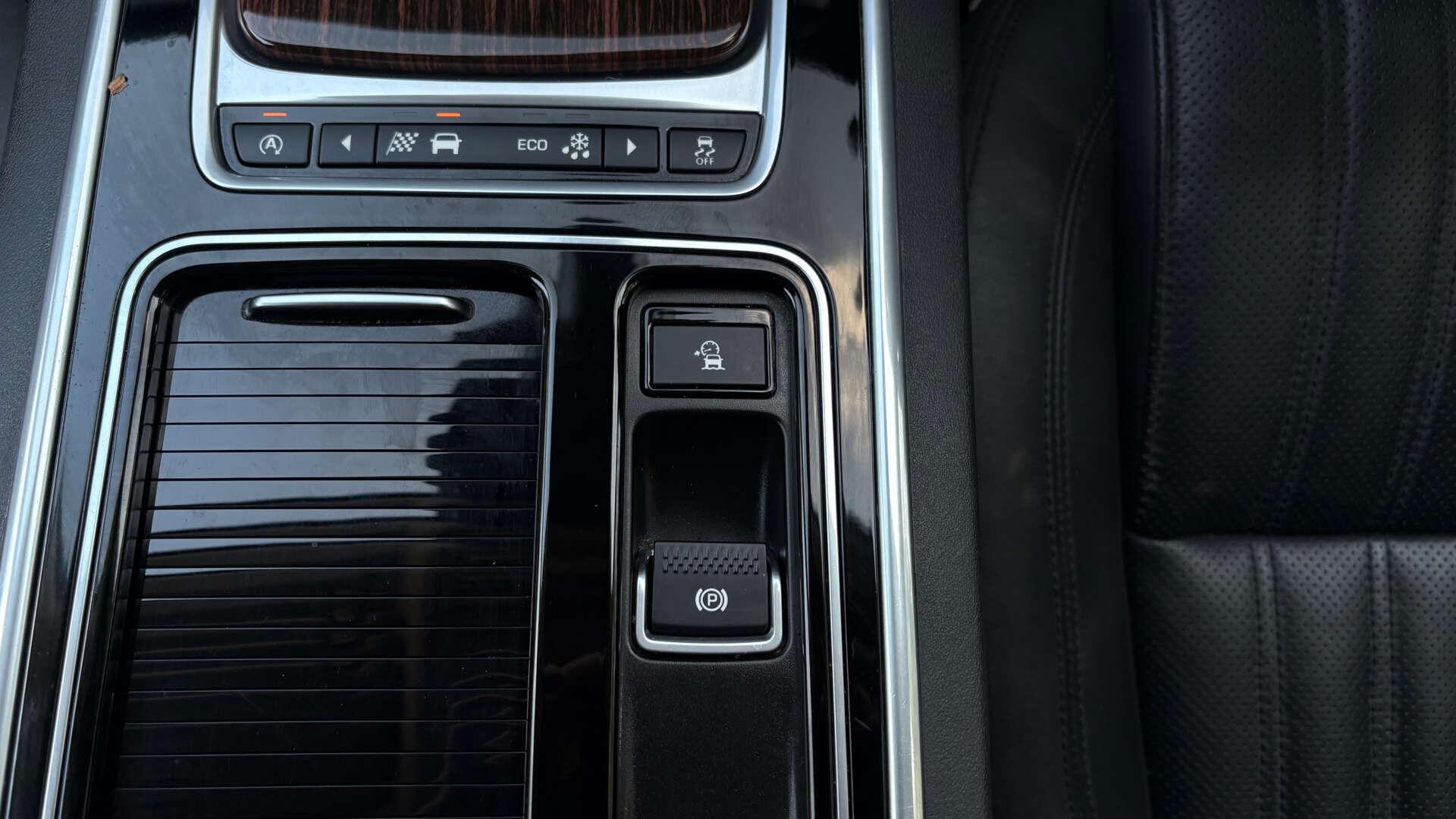 Jaguar XF view 31