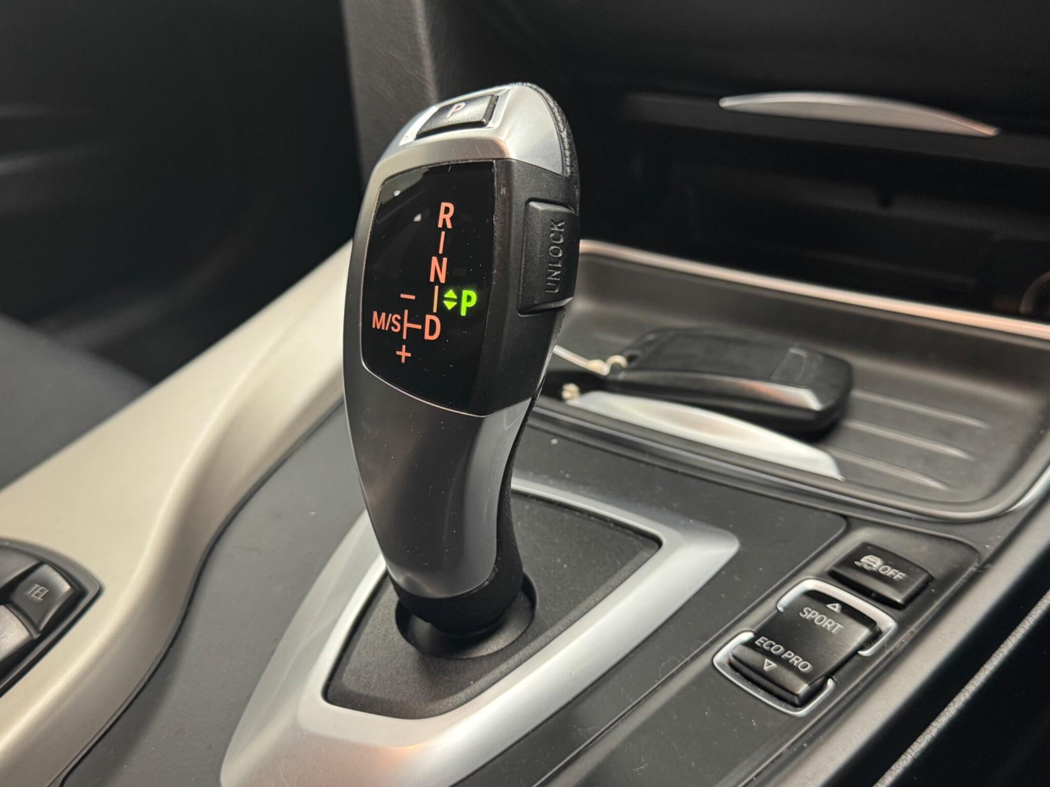 BMW 3 Series view 11