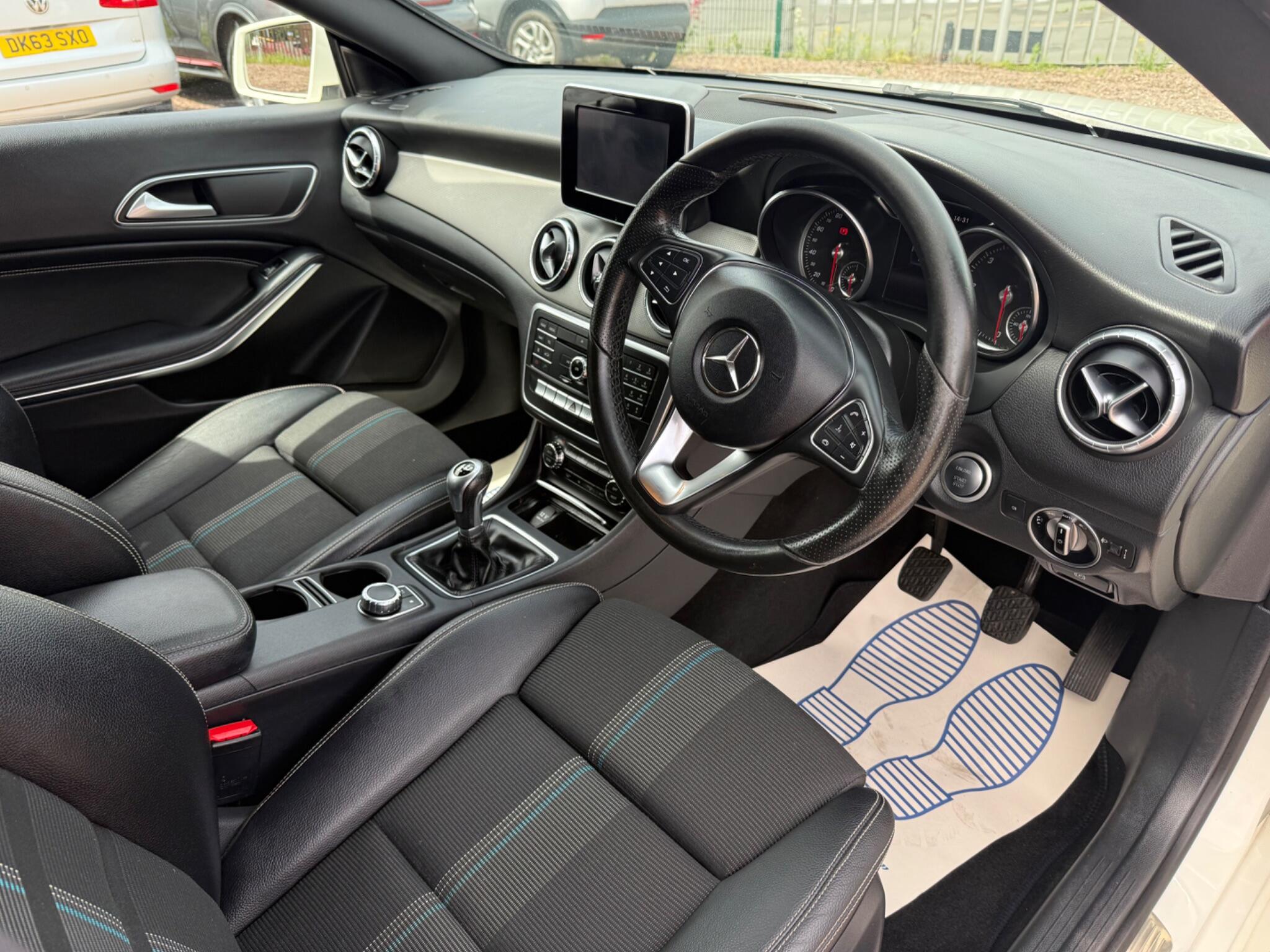Mercedes-Benz Cla view 23