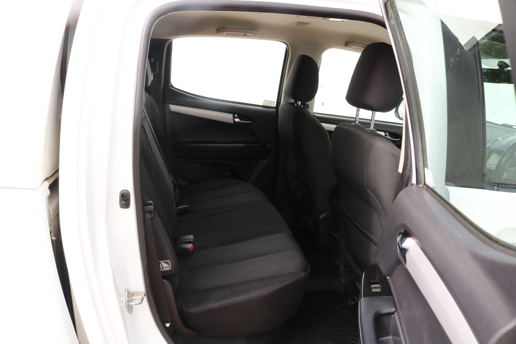 Isuzu D-Max view 27