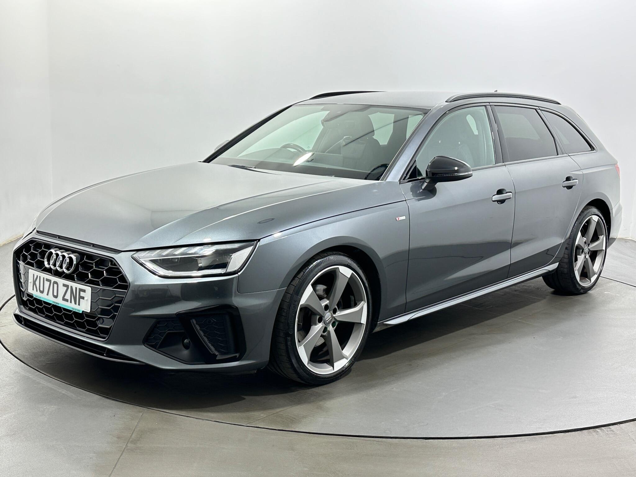 Audi A4 view 4