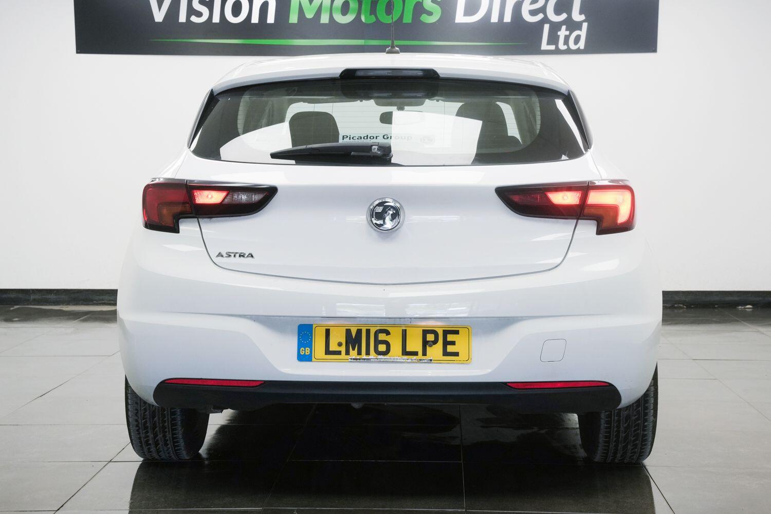 Vauxhall Astra view 3