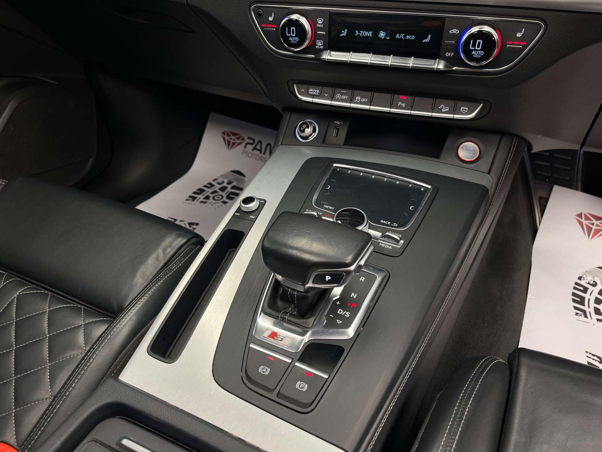 Audi SQ5 view 26