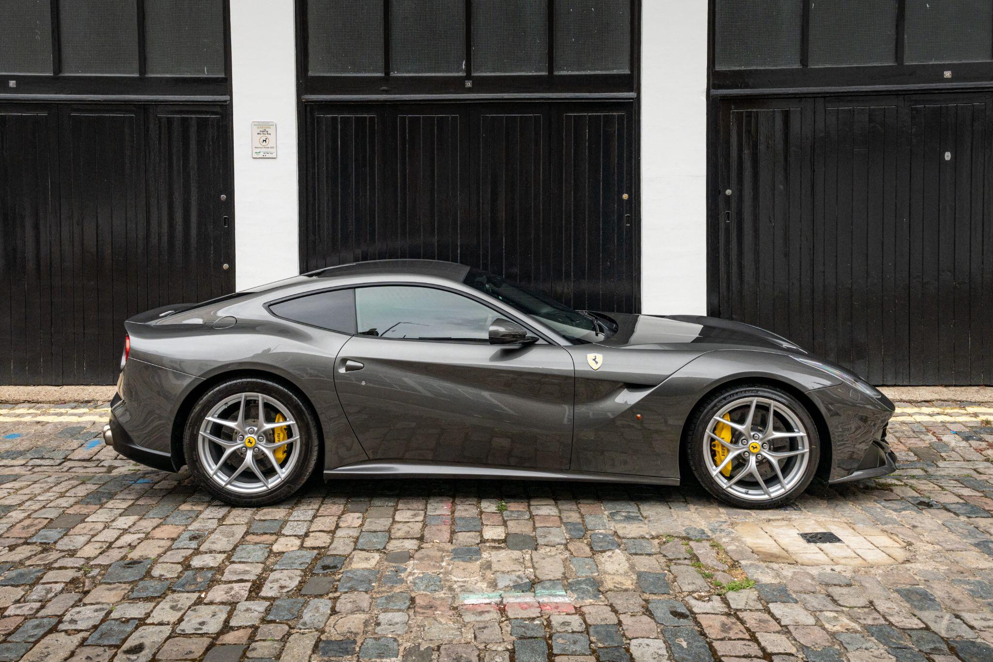 Ferrari F12 view 17