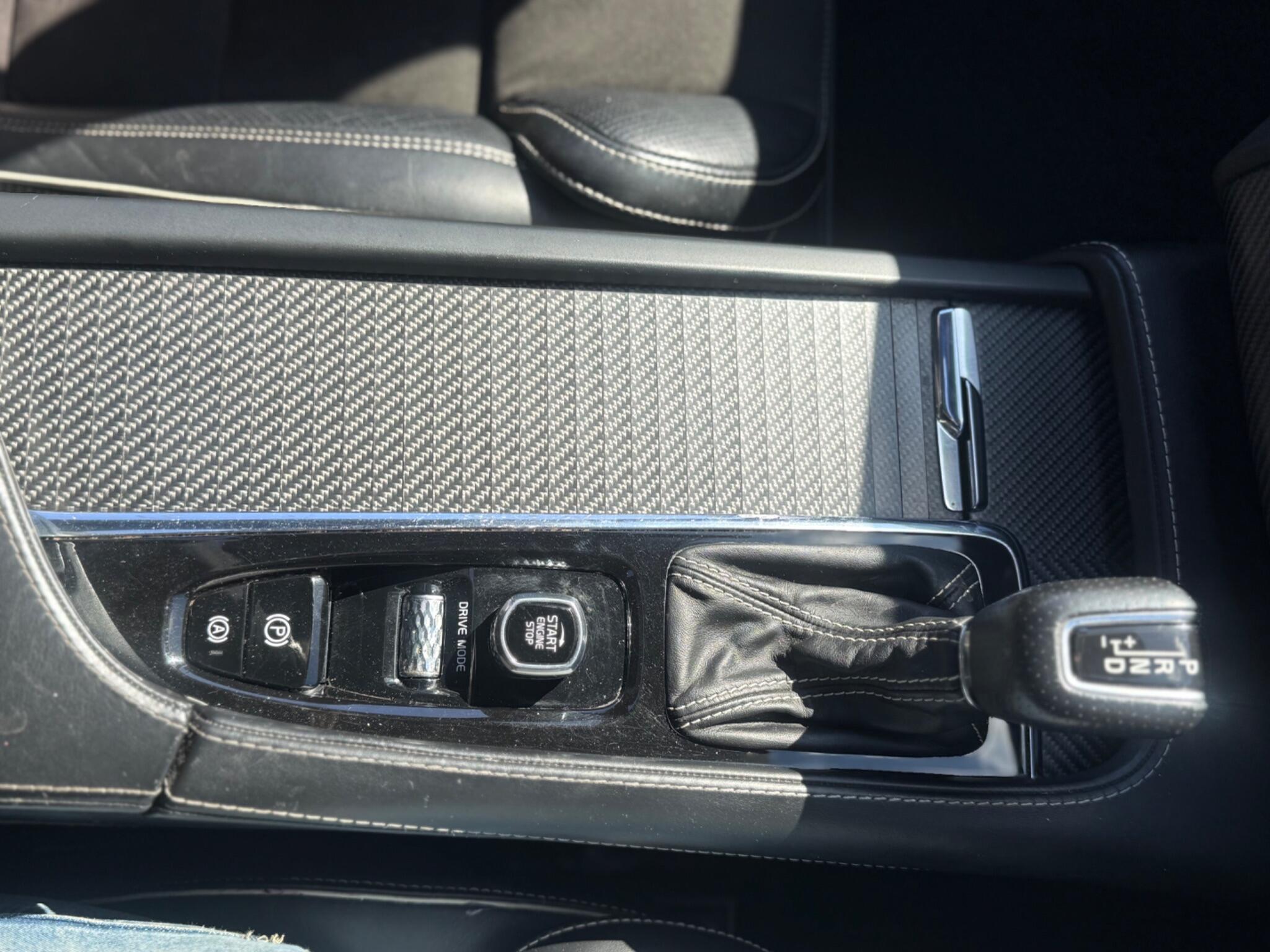 Volvo XC90 view 29