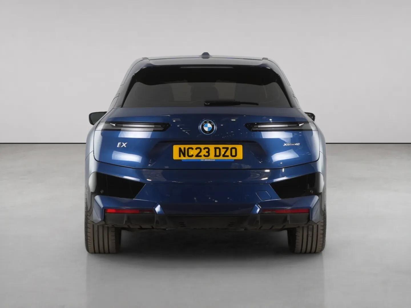 BMW Ix view 9