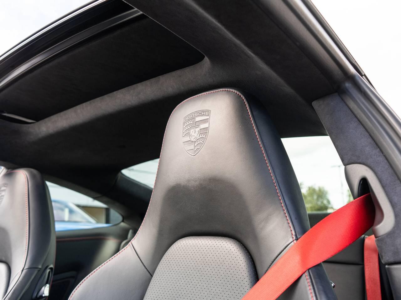 Porsche 911 view 38