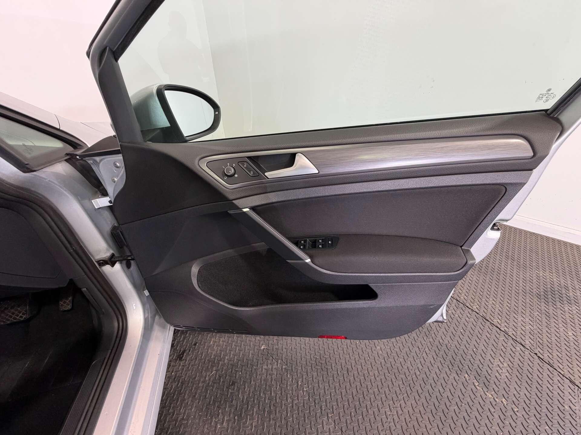 Volkswagen Golf view 18