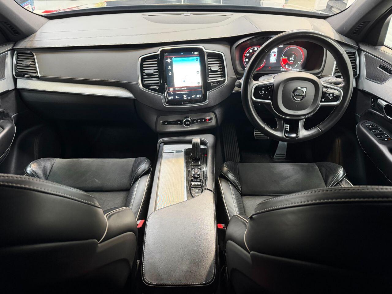 Volvo XC90 view 2