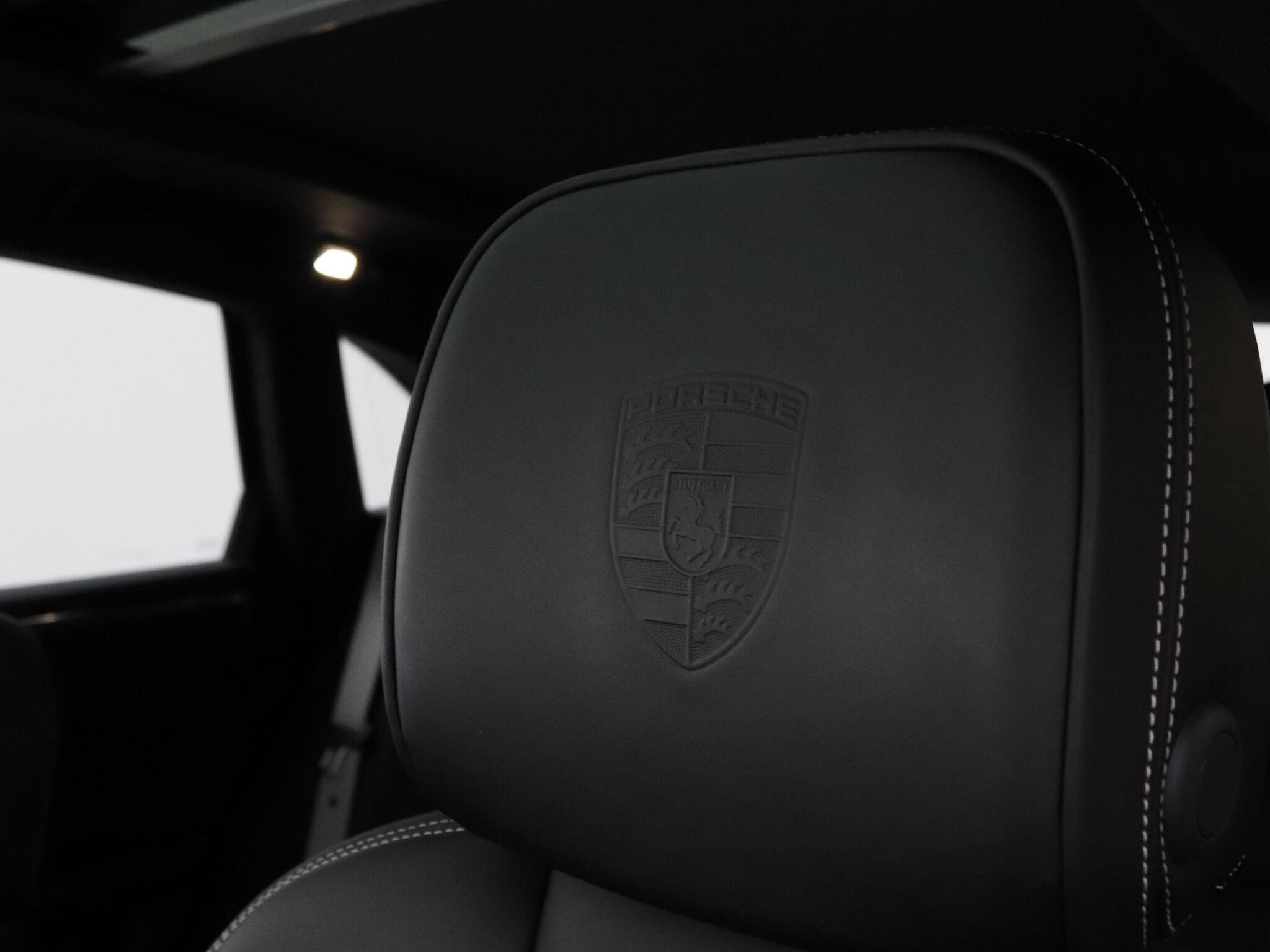 Porsche Macan view 15
