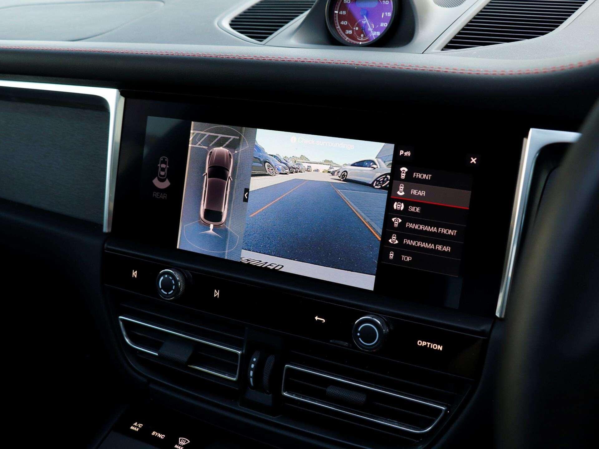 Porsche Macan view 15