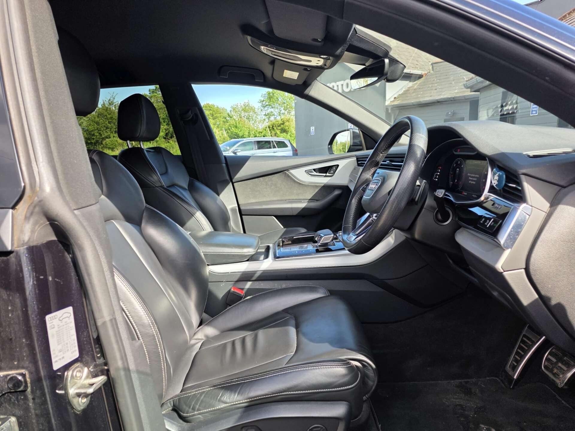 Audi Q8 view 27