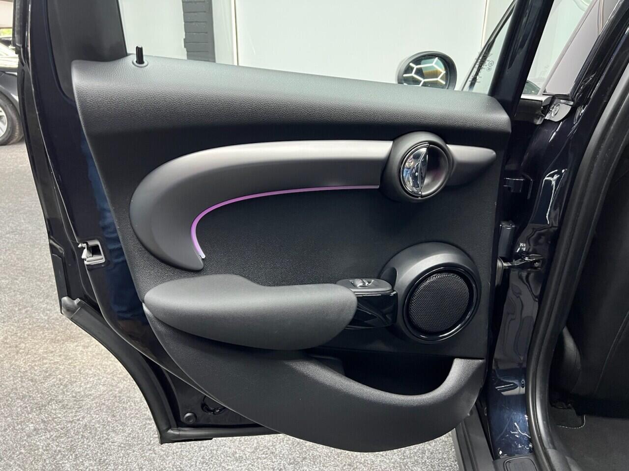 Mini Hatch view 45