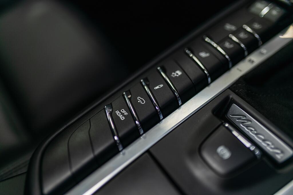 Porsche Macan view 30