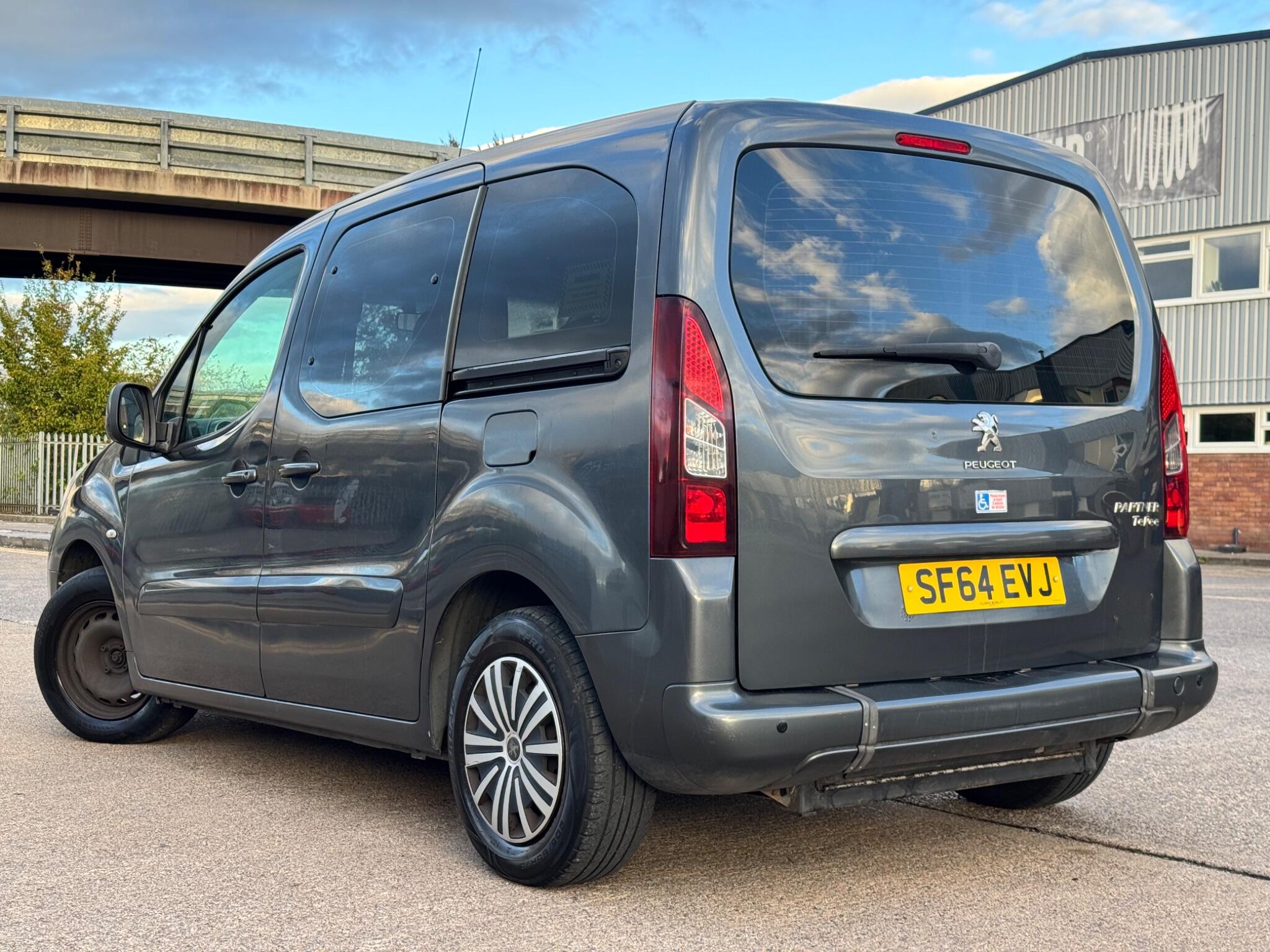 Peugeot Partner Tepee view 9