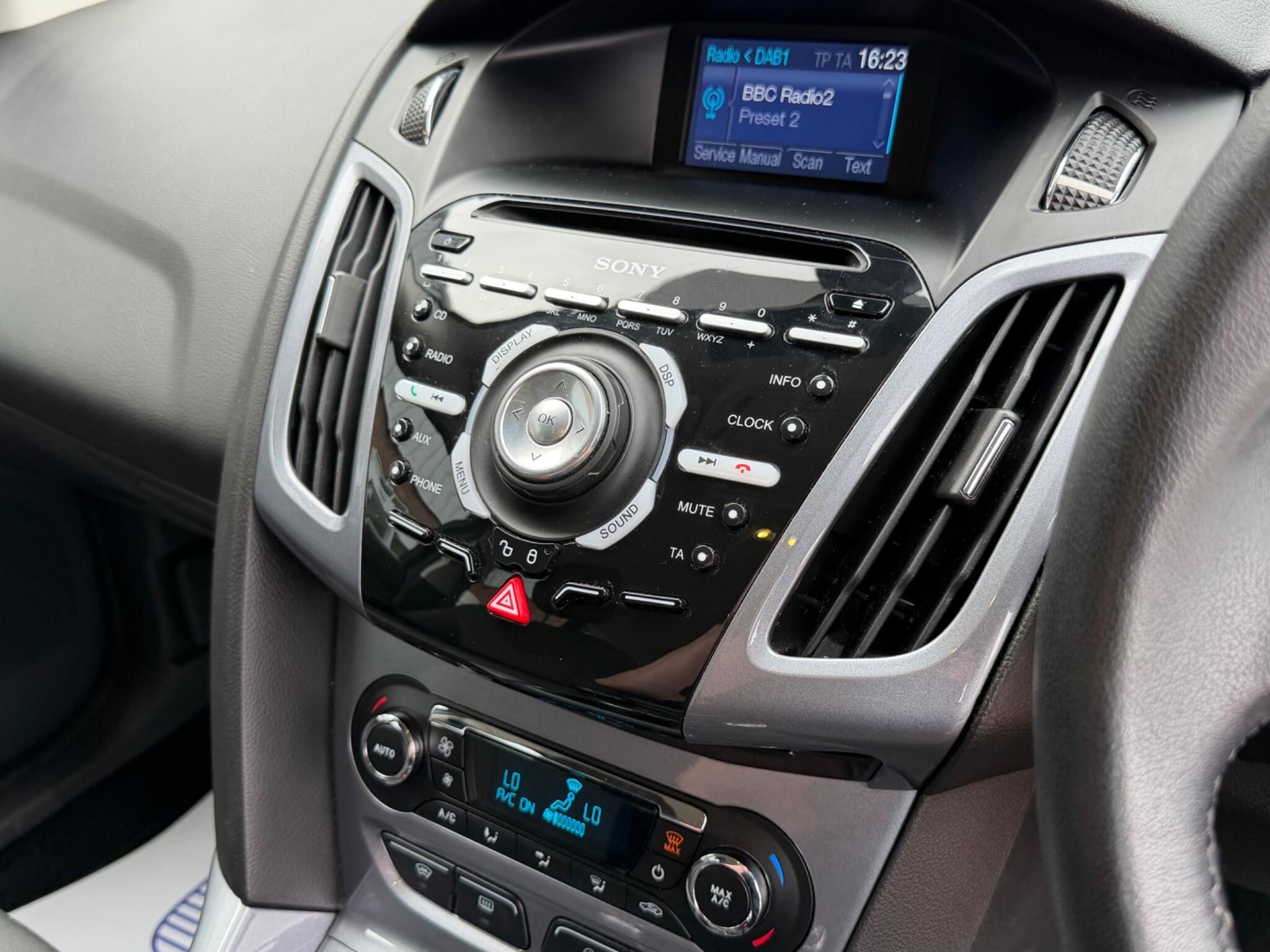 Ford Focus view 76