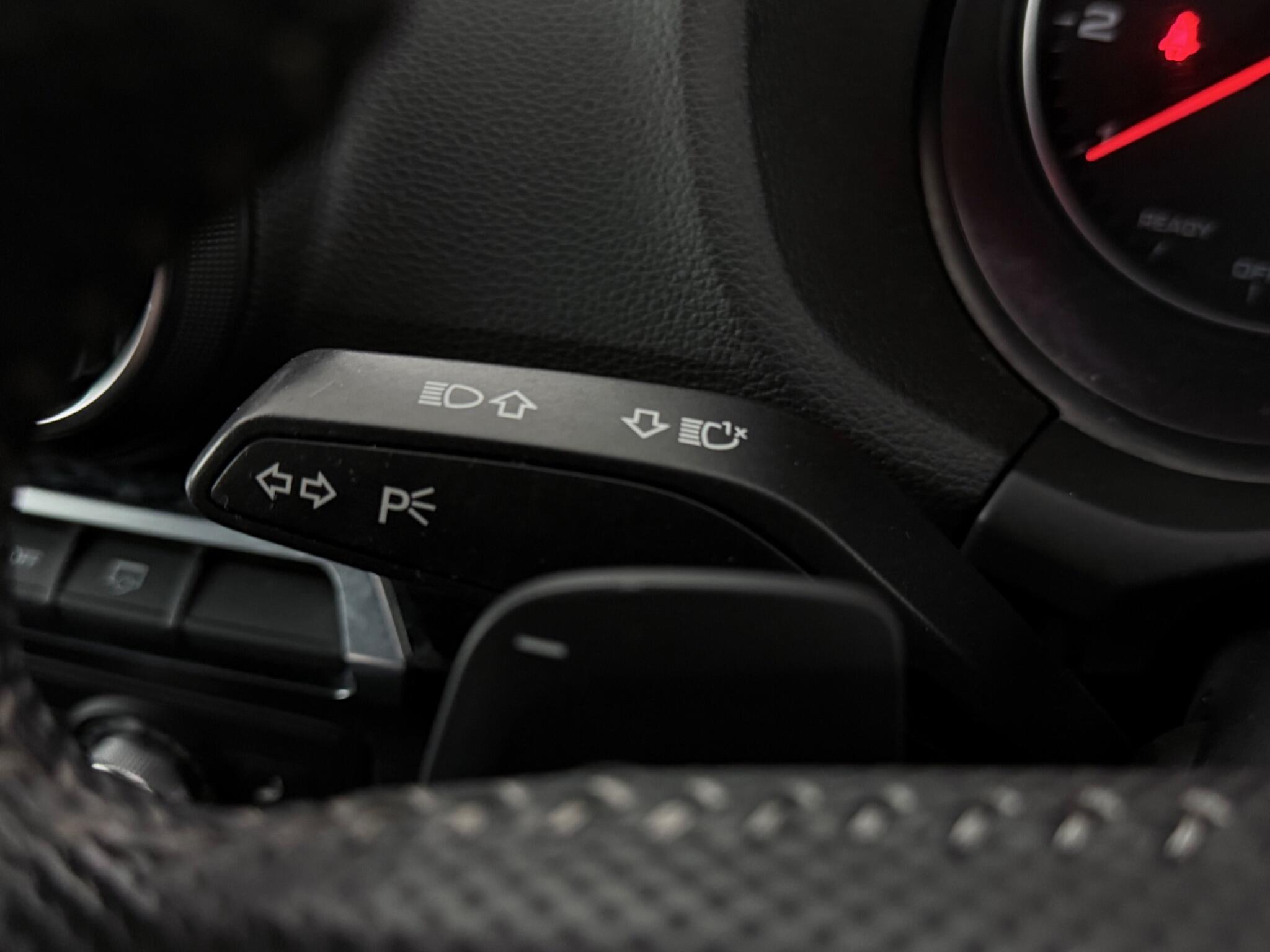 Audi Q2 view 18