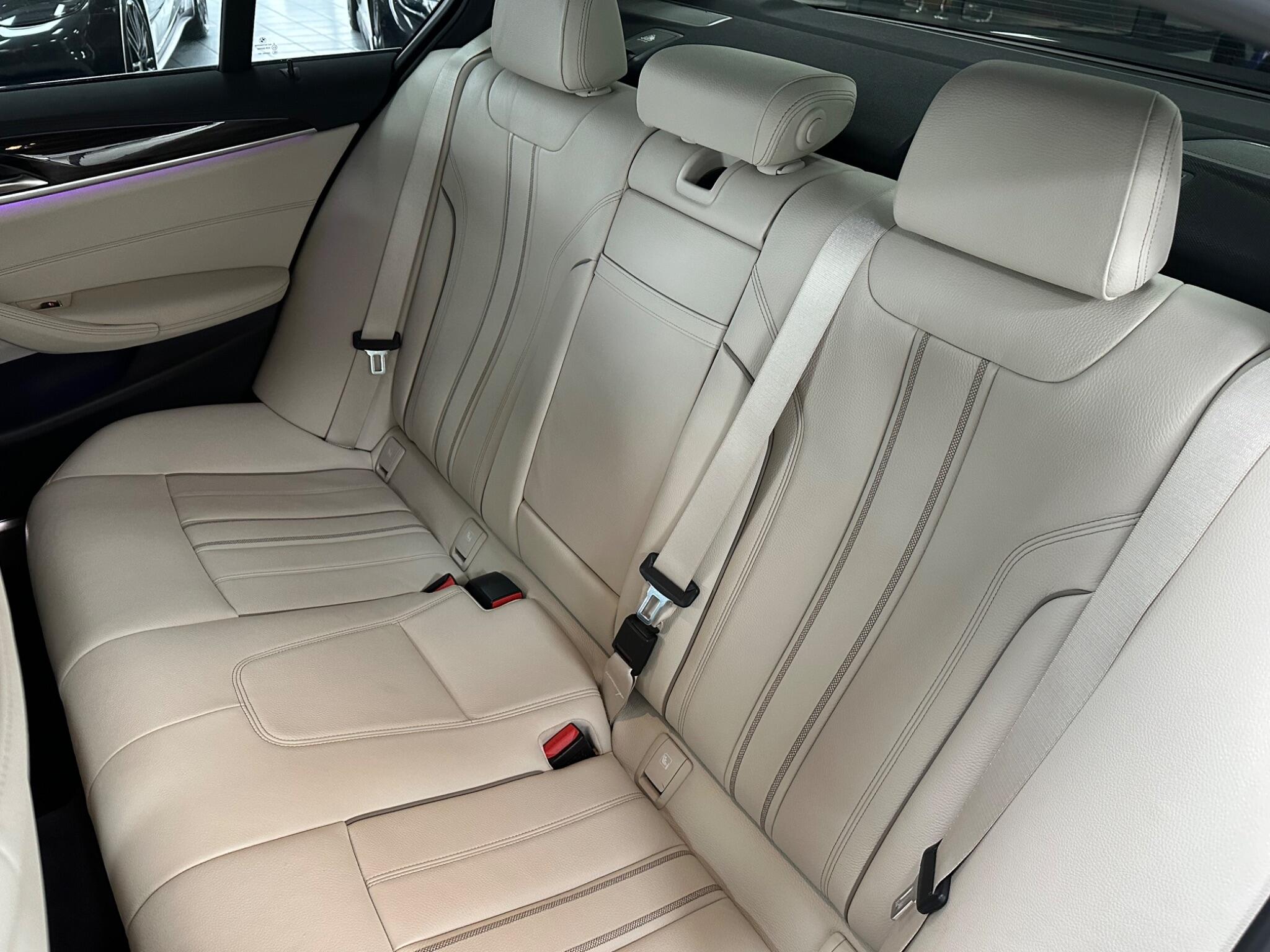BMW 5 Series view 38