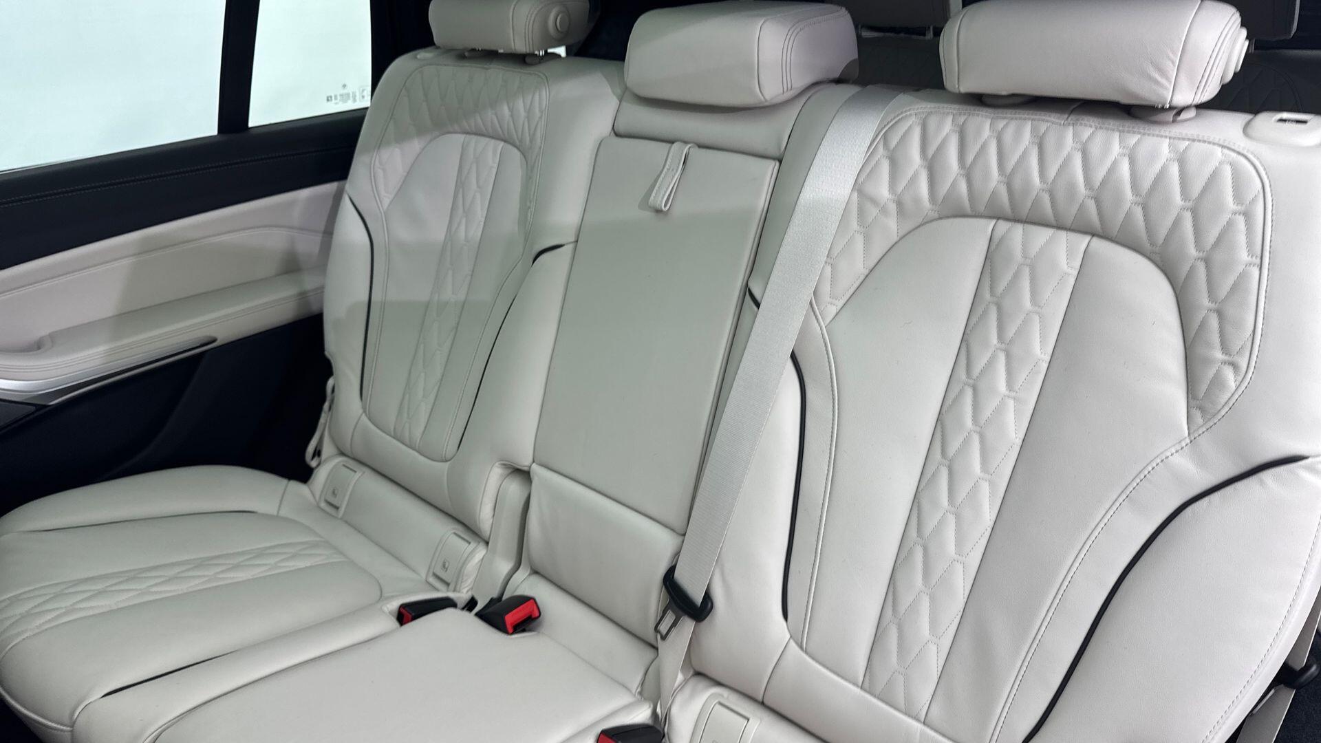 BMW X7 view 20
