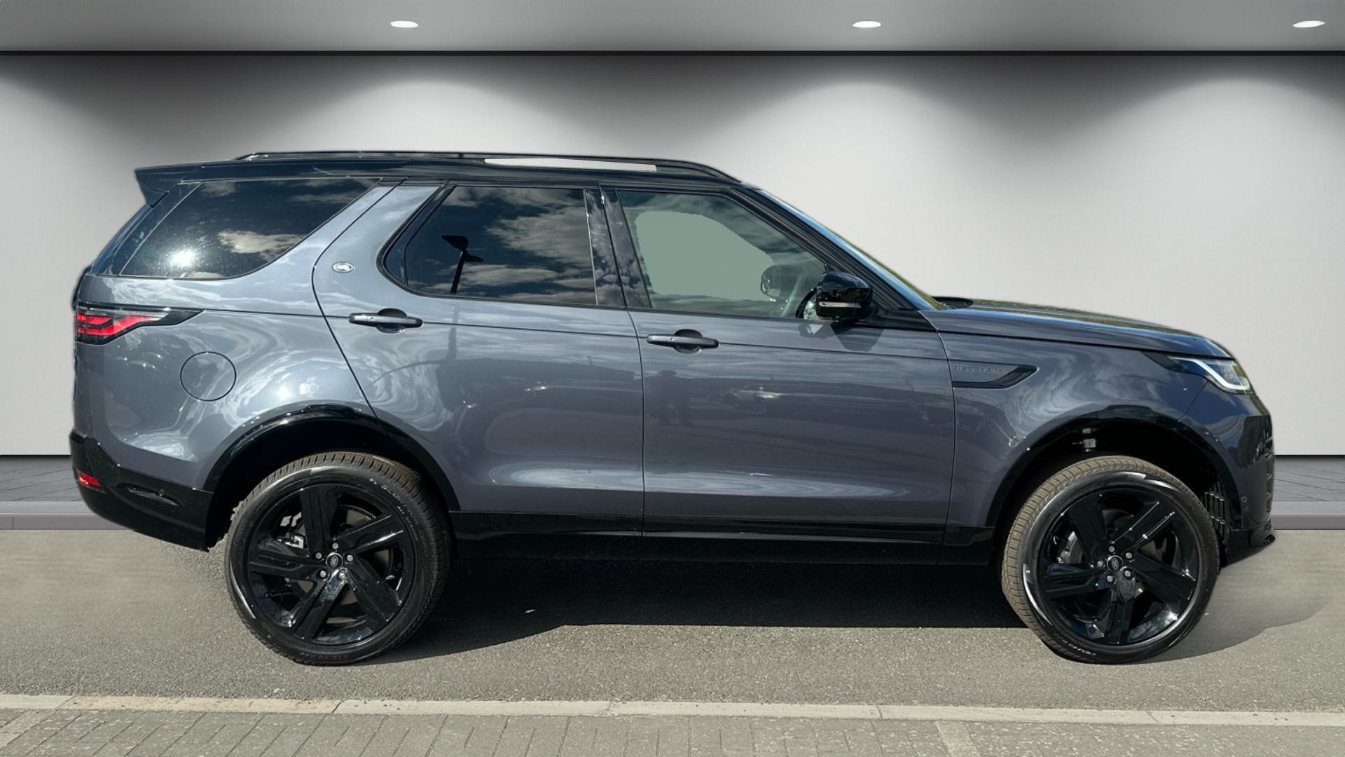 Land Rover Discovery view 2