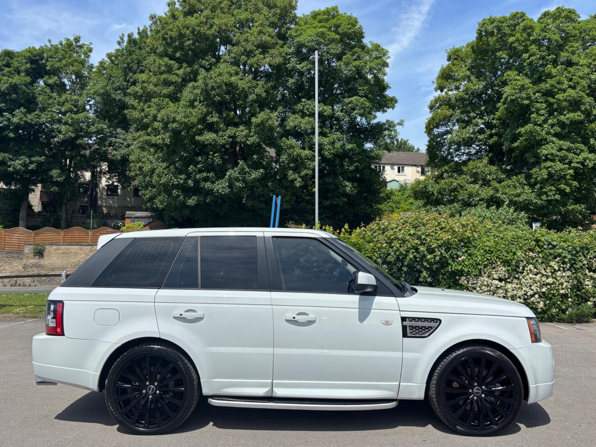 Land Rover Range Rover Sport view 4