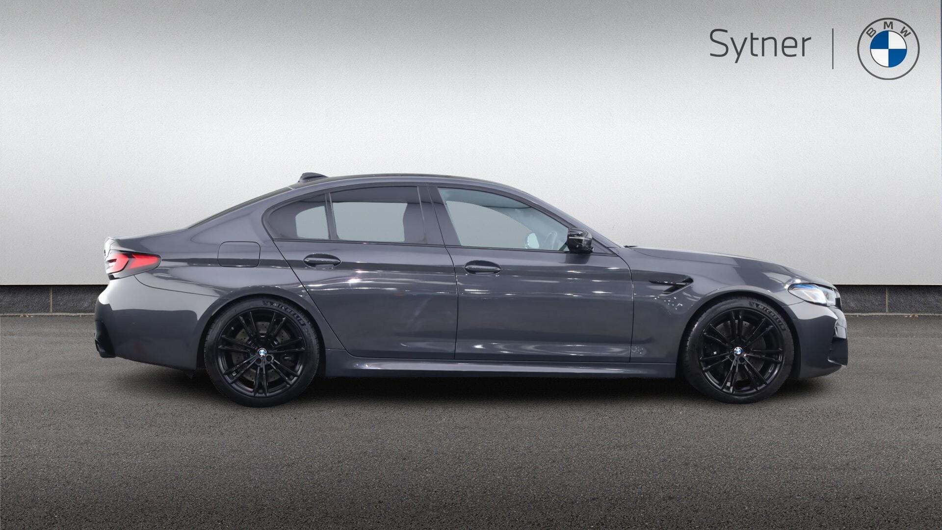 BMW M5 view 3