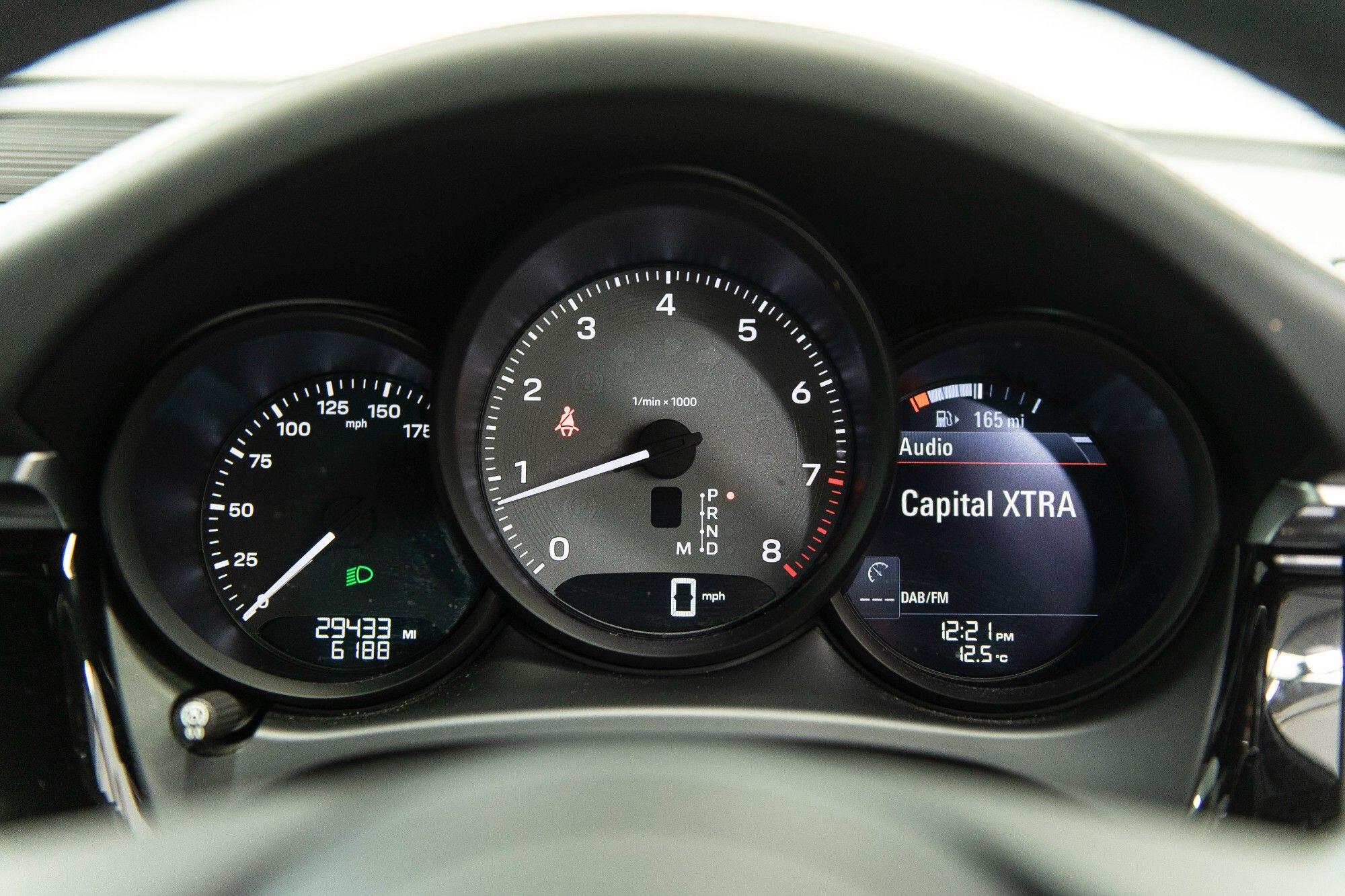 Porsche Macan view 19