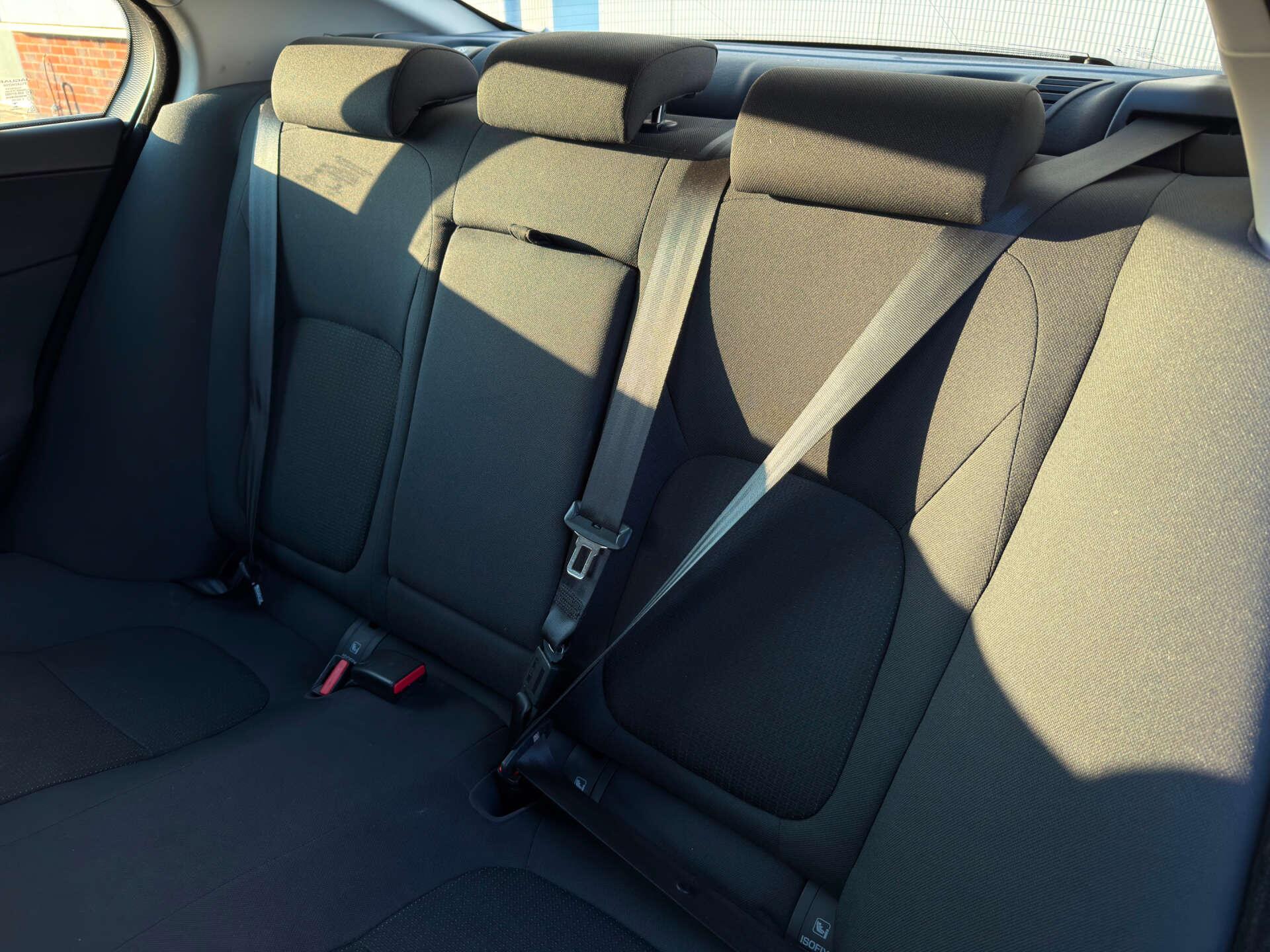 Jaguar Xe view 30