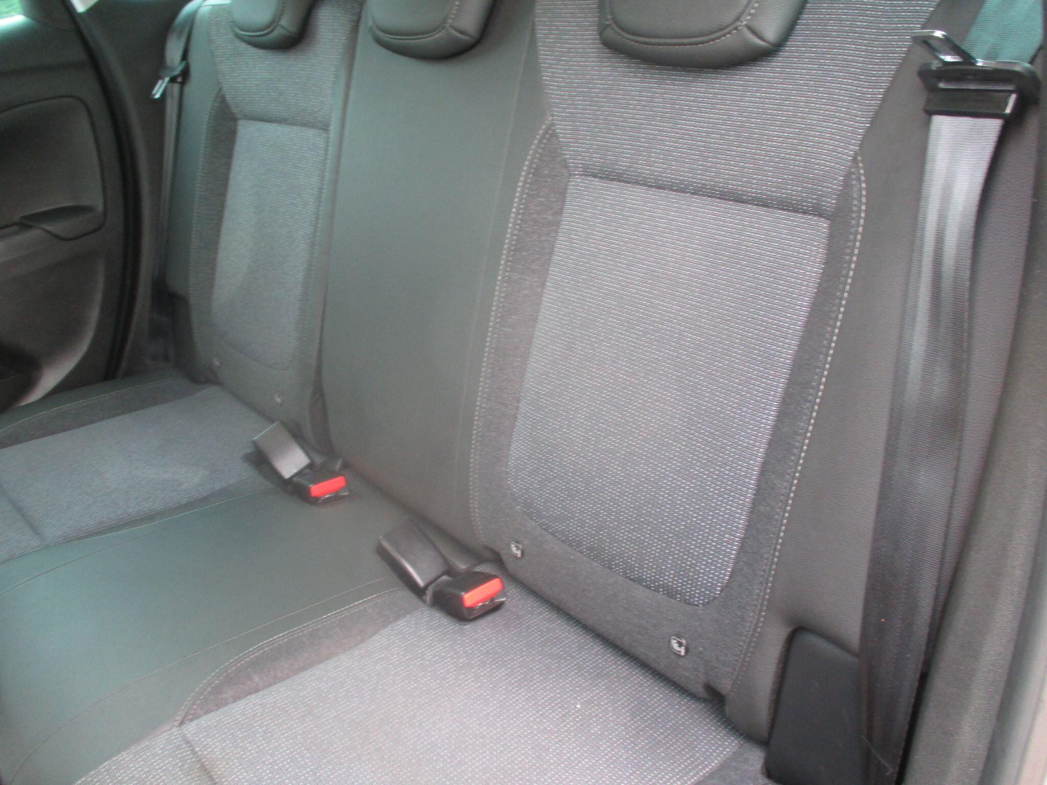 Vauxhall Crossland view 31