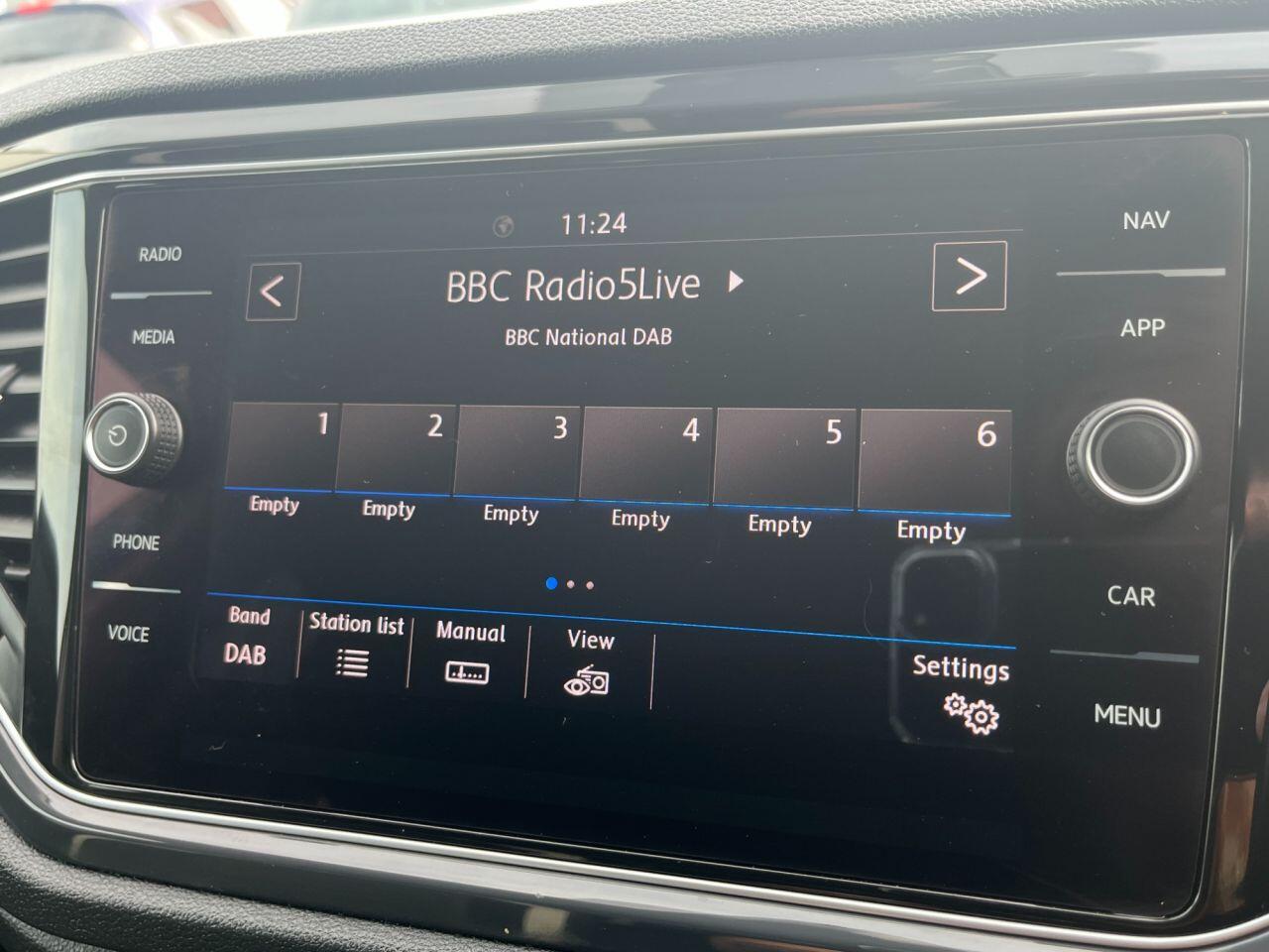 Volkswagen T-Roc view 17