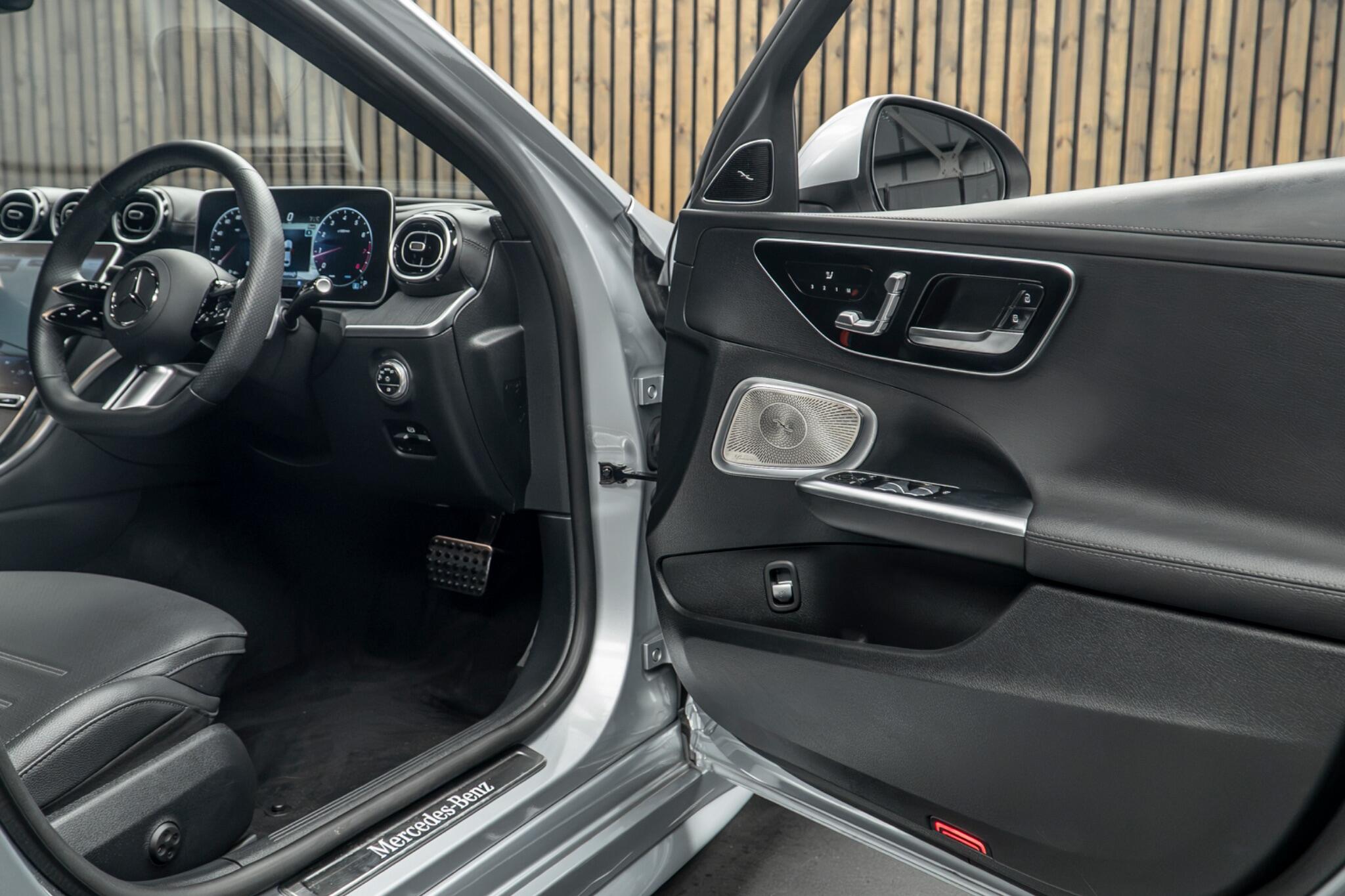 Mercedes-Benz C-Class view 31