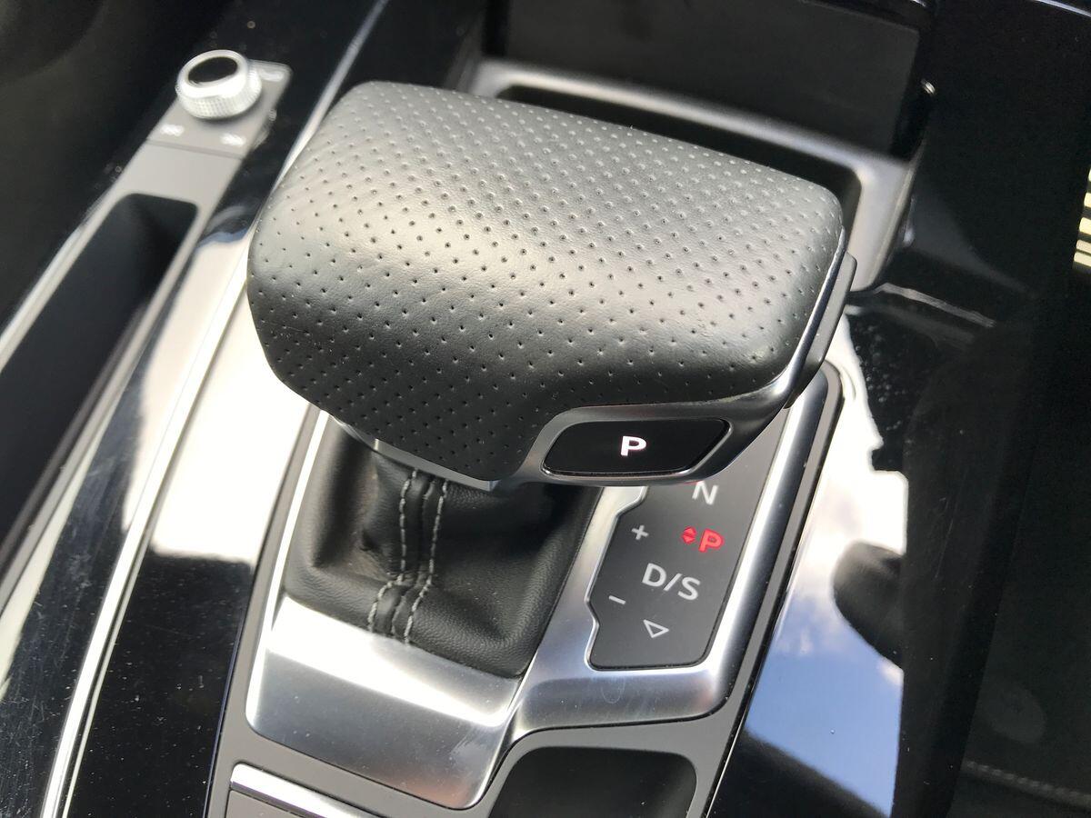 Audi Q5 view 16
