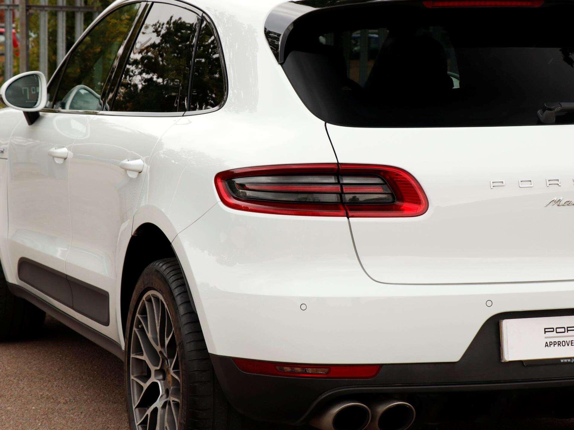 Porsche Macan view 28