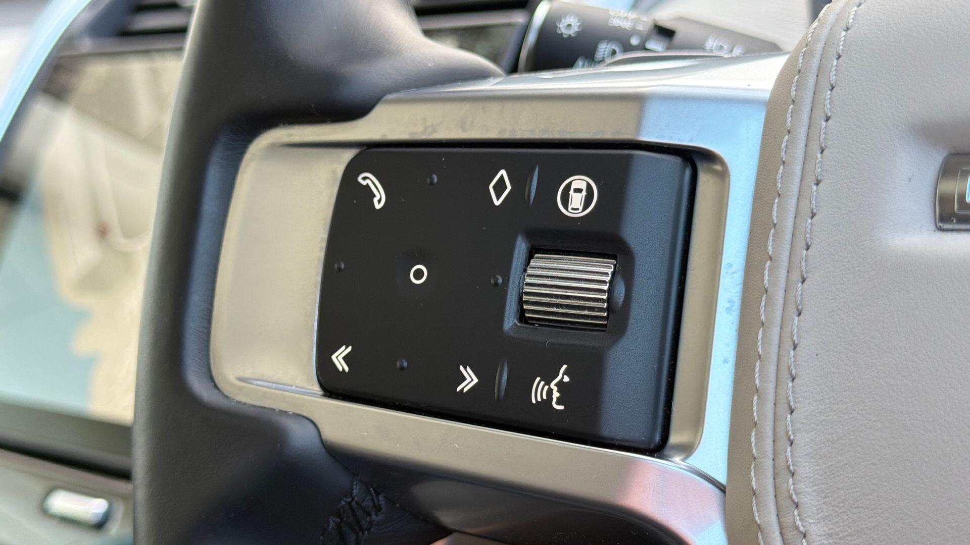 Land Rover Discovery view 28