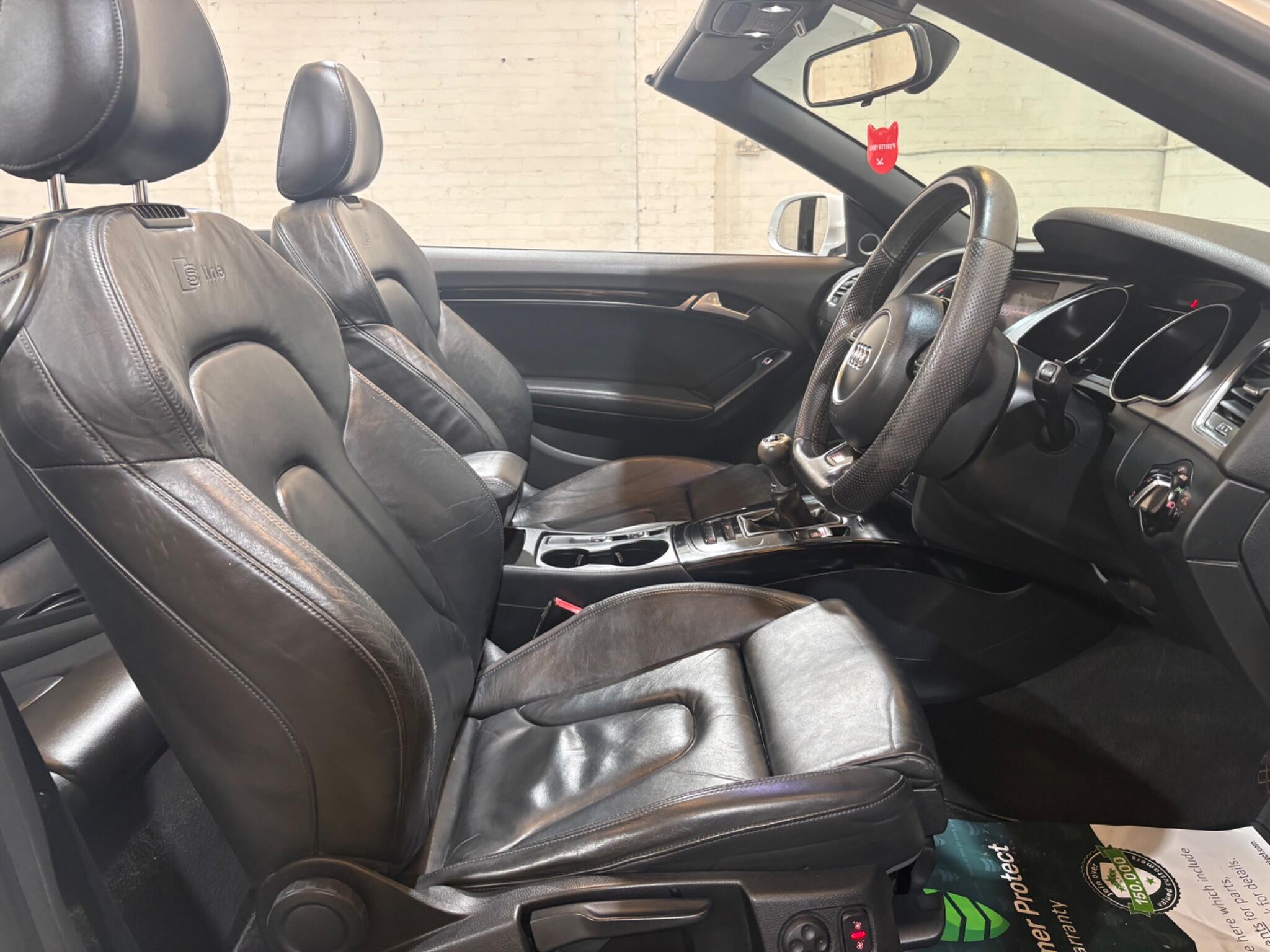 Audi A5 Cabriolet view 22