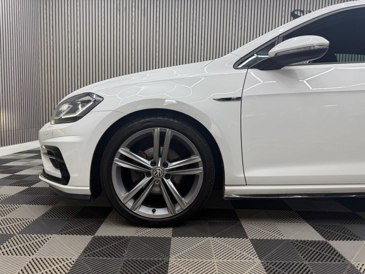 Volkswagen Golf view 24