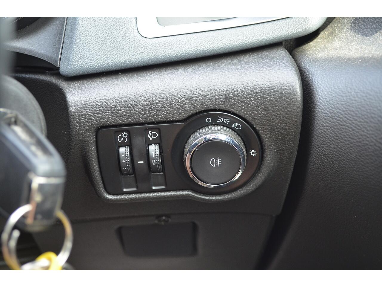 Vauxhall Astra GTC view 18