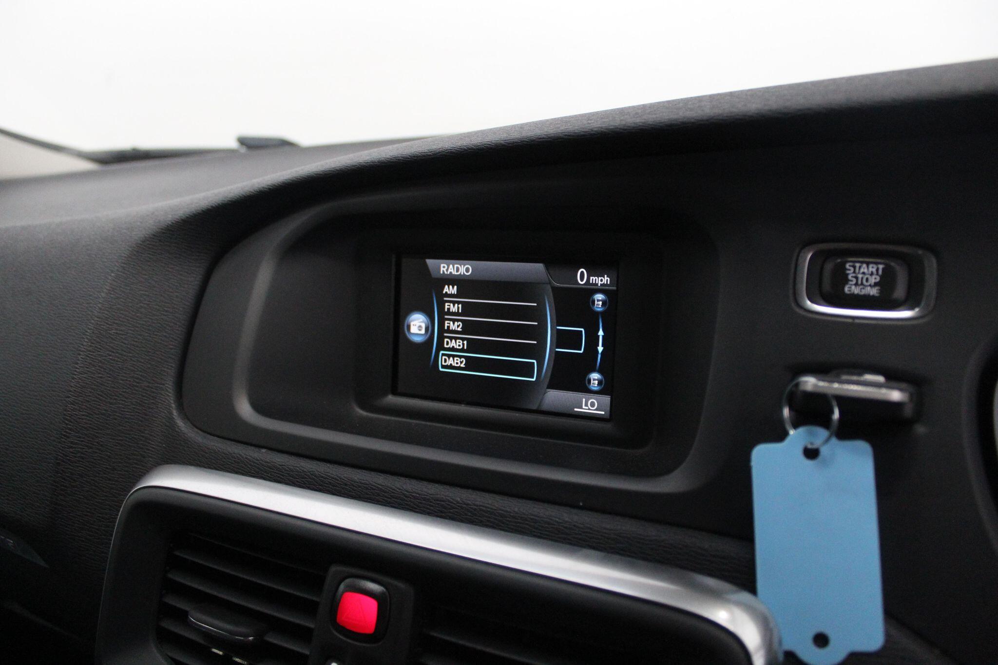Volvo V40 Cross Country view 34