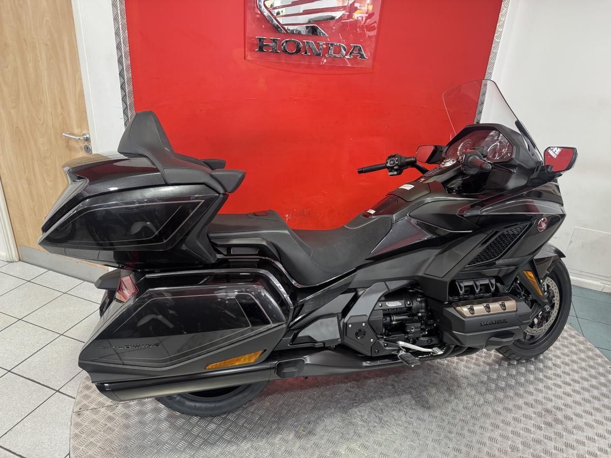 Honda GL1800 Gold Wing view 15
