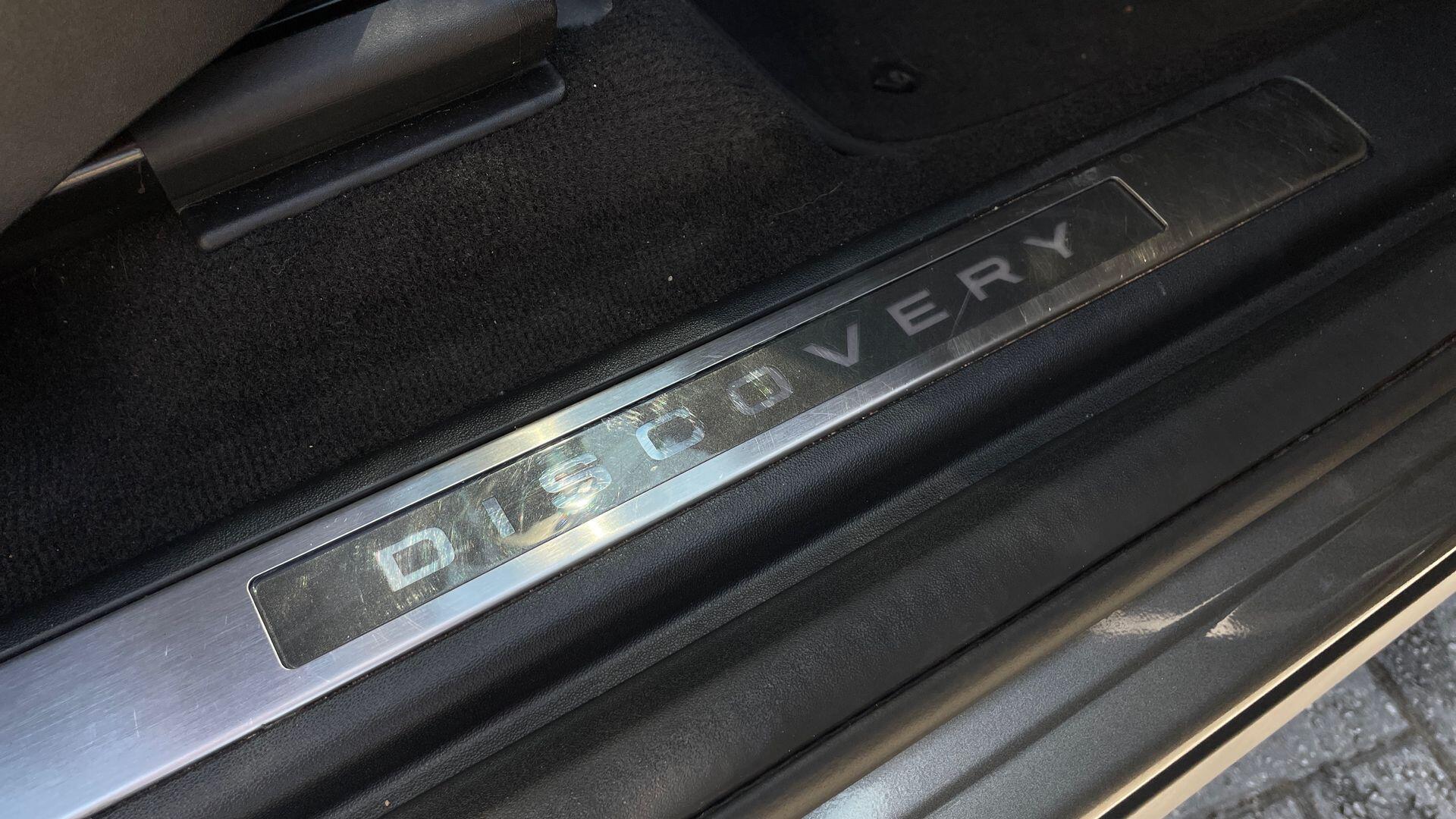 Land Rover Discovery Sport view 36