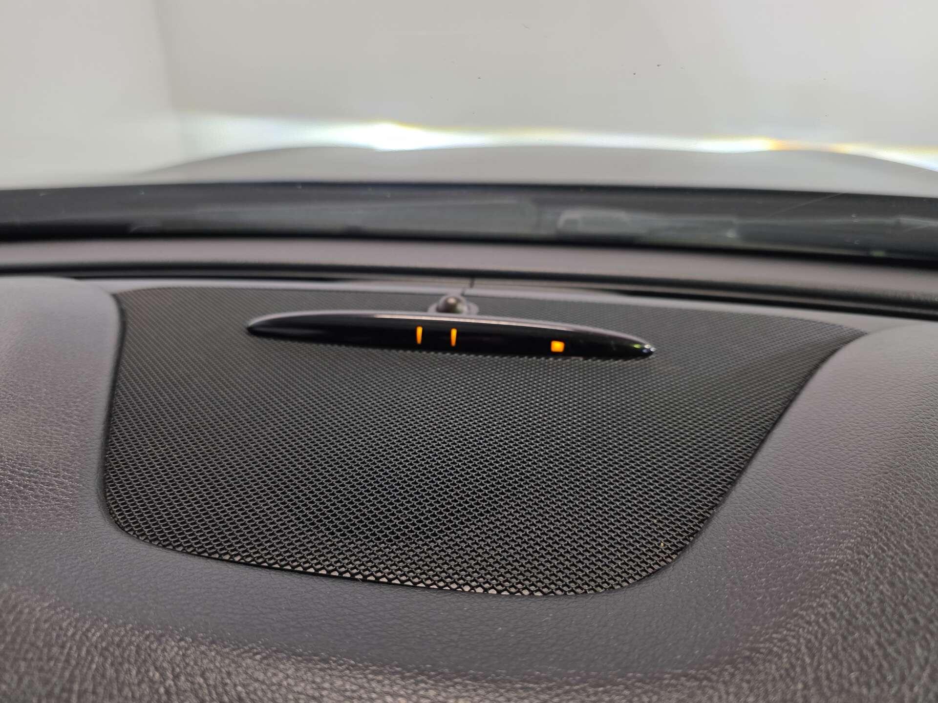 Mercedes-Benz GLA view 26