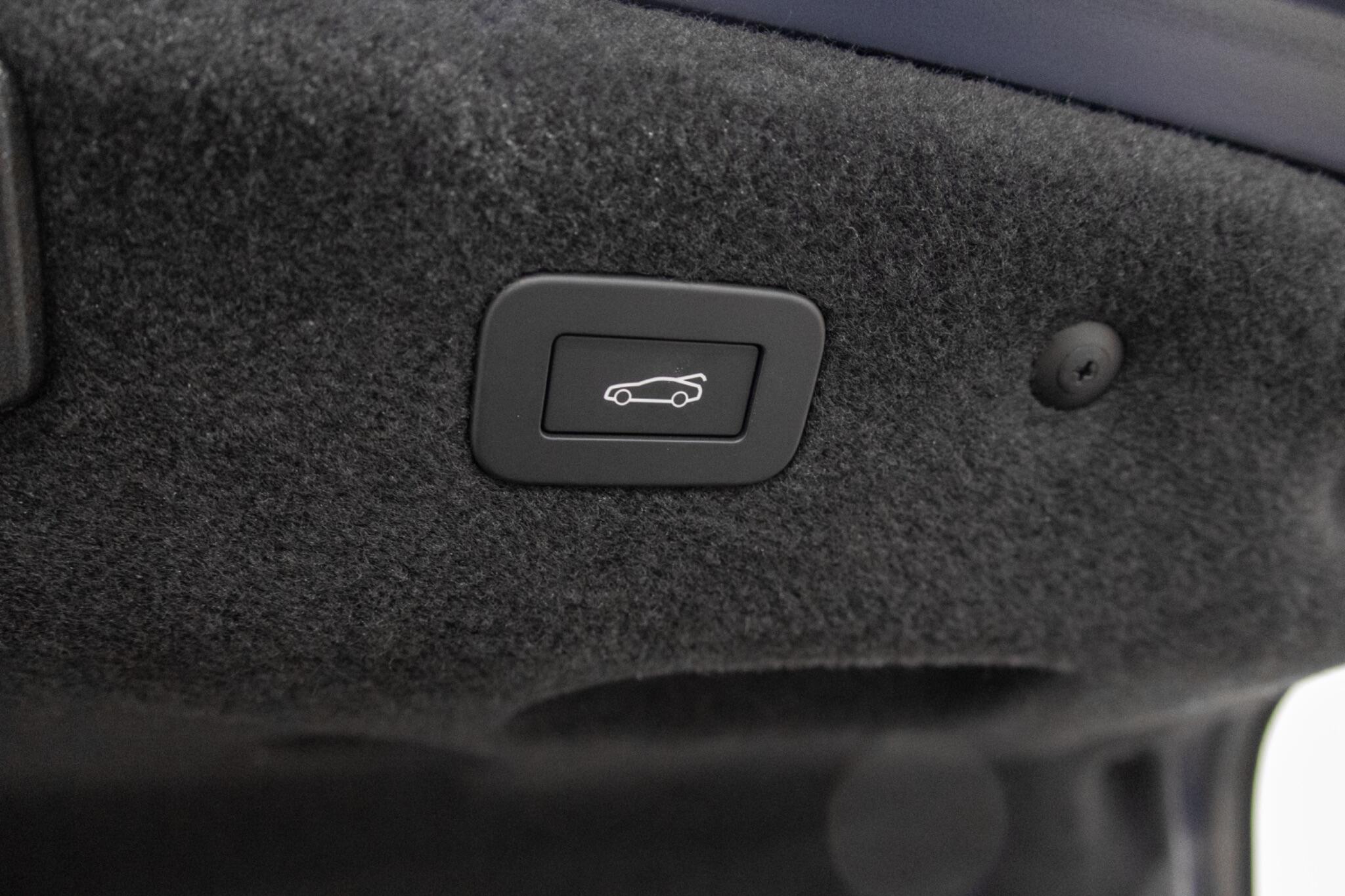Jaguar XF view 10