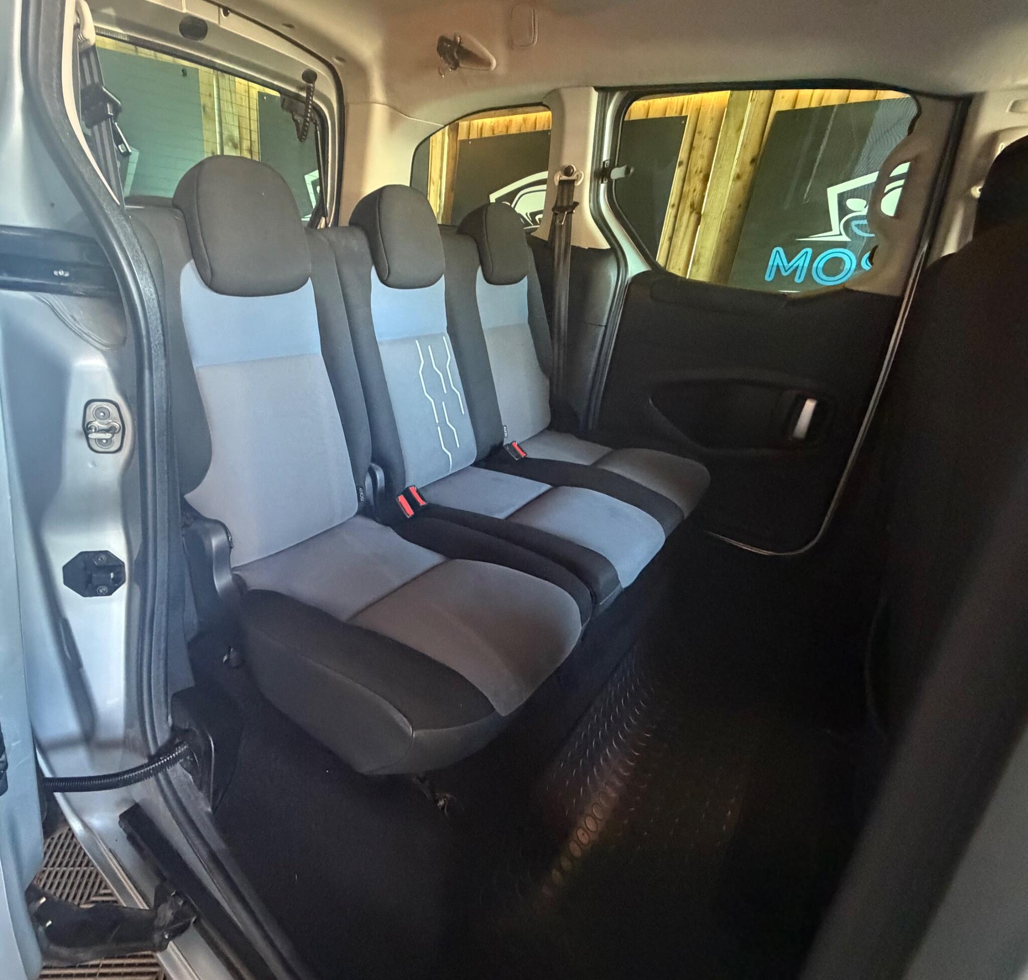 Peugeot Partner Tepee view 16