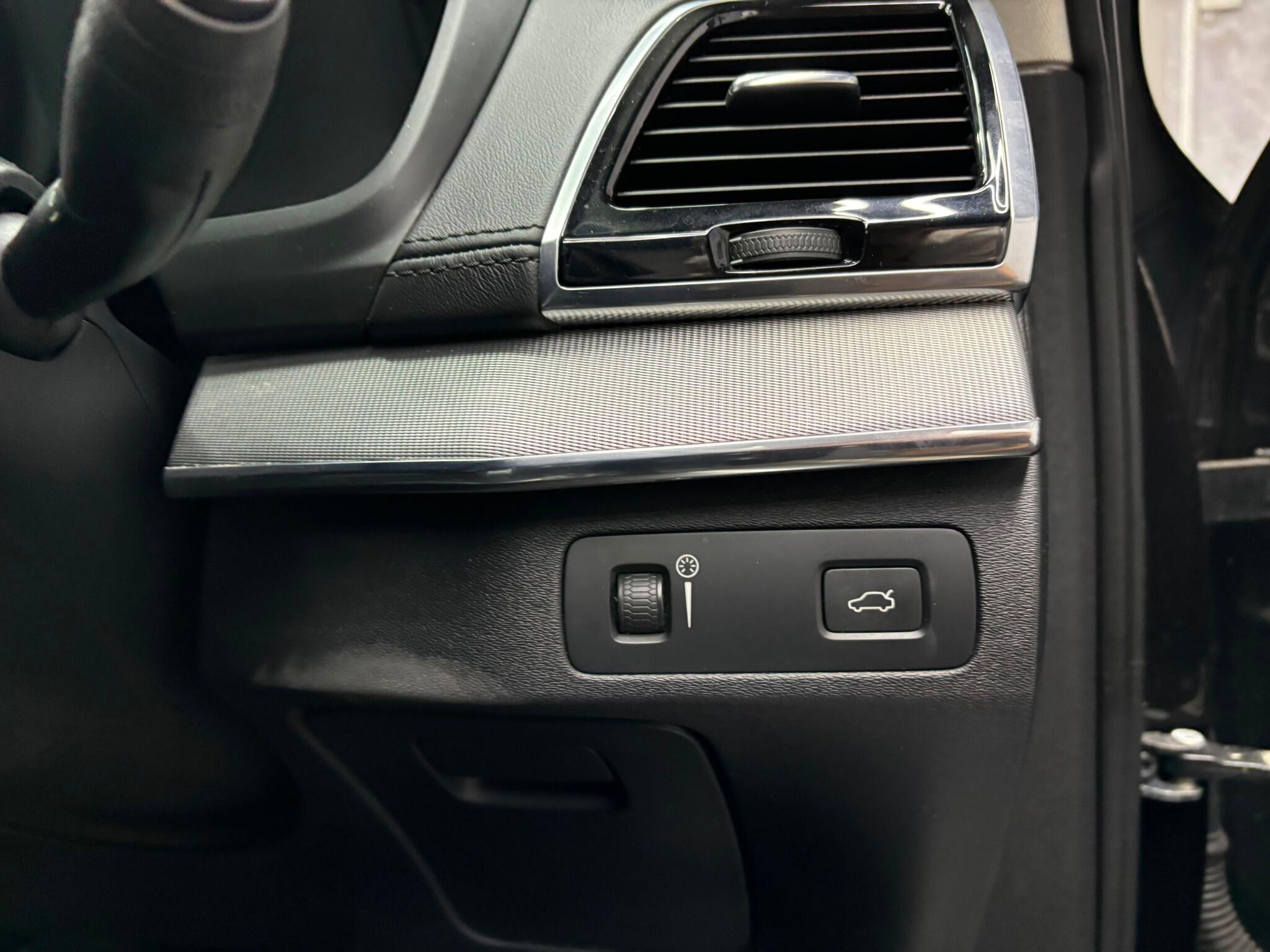 Volvo XC90 view 21
